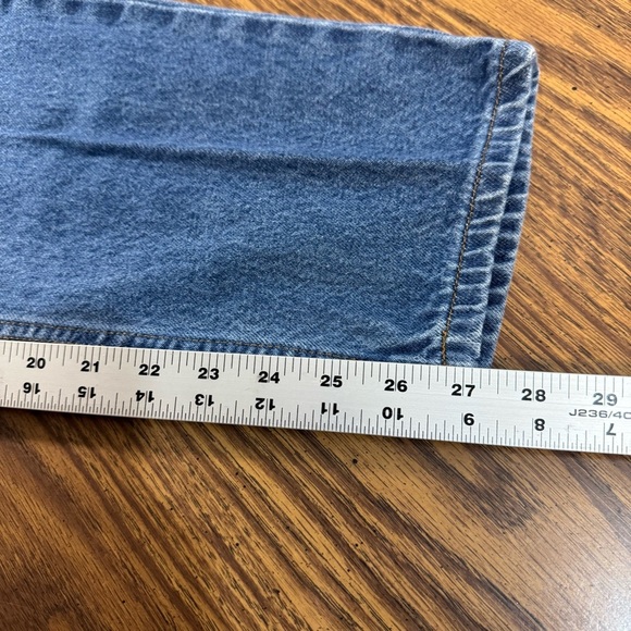 Liz Claiborne Classic Blue Denim Jeans. Size 14R - Picture 9 of 9